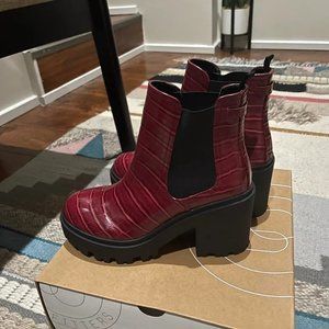 Urban Outfitters - Chole Chelsea boot - red - new in box